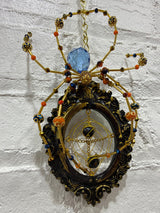 Black oval frame with gold Knicks Spider