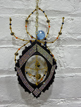 Black oval frame with gold Knicks Spider